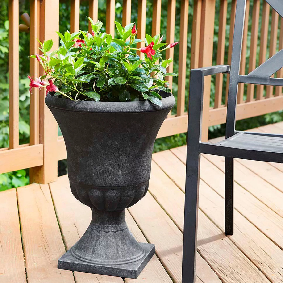 16 Inch Resin Outdoor Planter, Black (2 Pack) Z5951