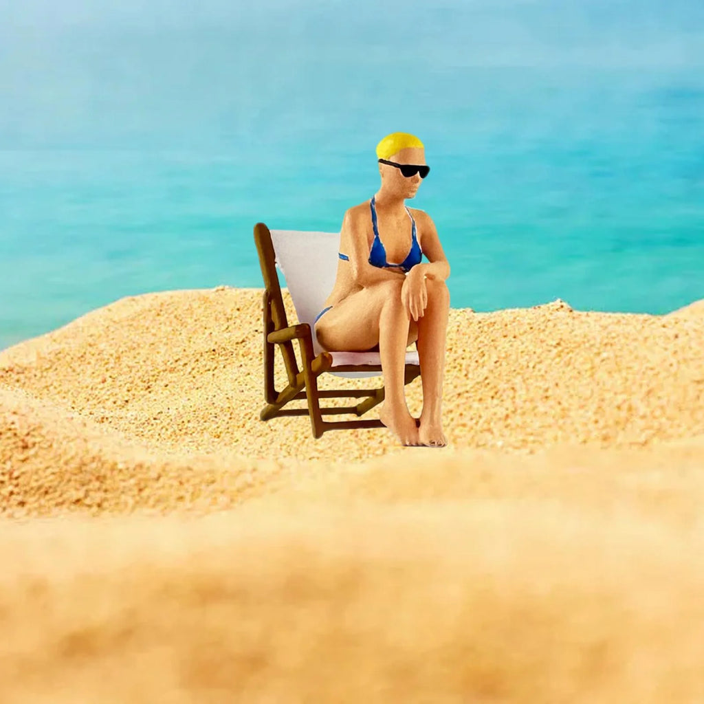 1/64 Resin Hand Painted Lounge Chair Model V693