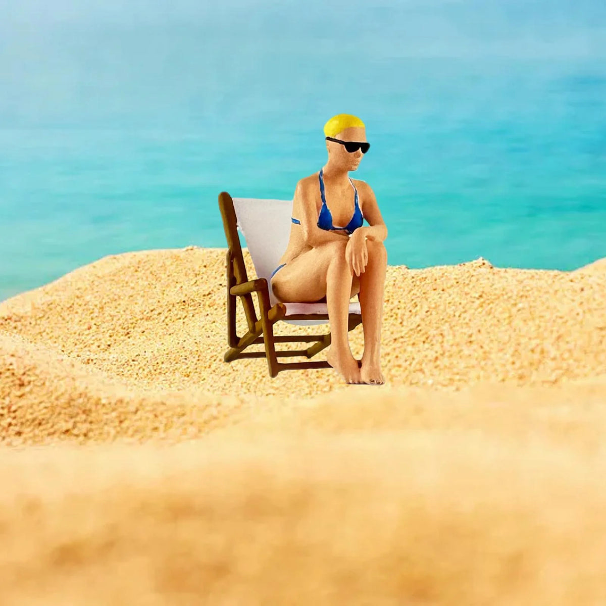 1/64 Resin Hand Painted Lounge Chair Model V693
