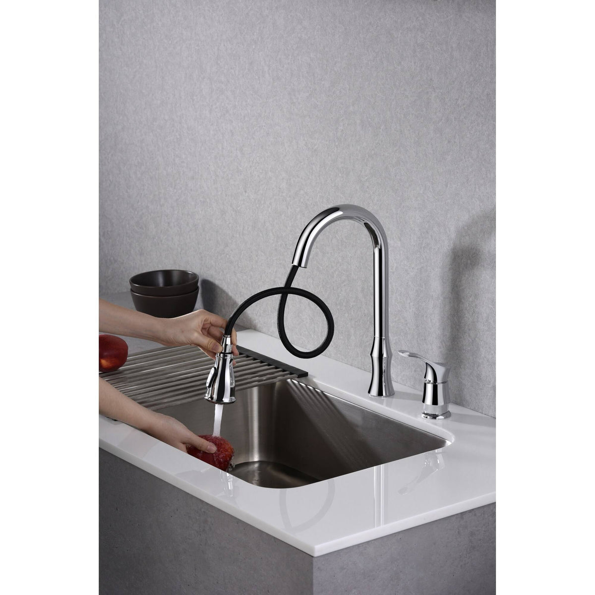 Chrome Single-Handle Pull-Down Sprayer Kitchen Faucet D844