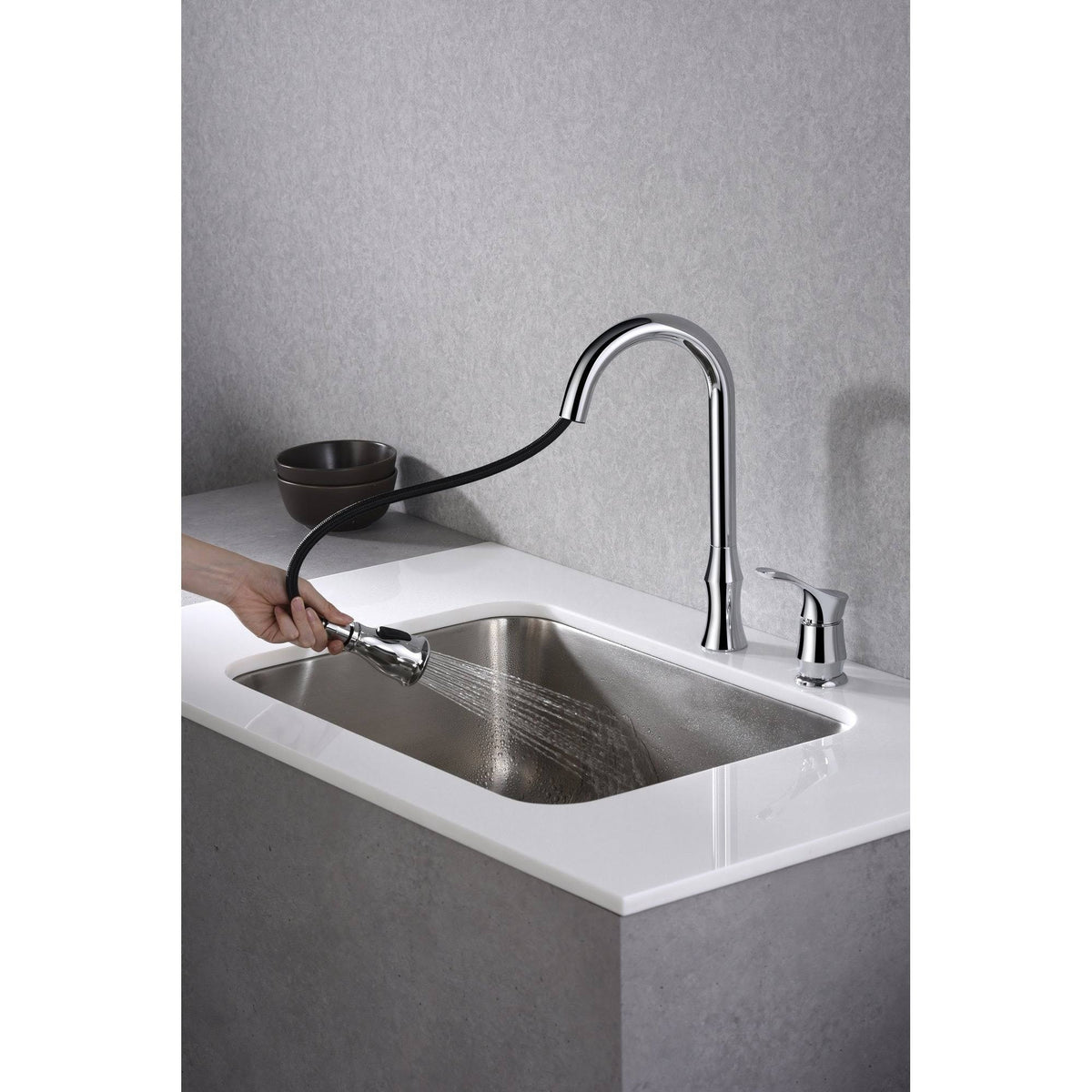 Chrome Single-Handle Pull-Down Sprayer Kitchen Faucet D844