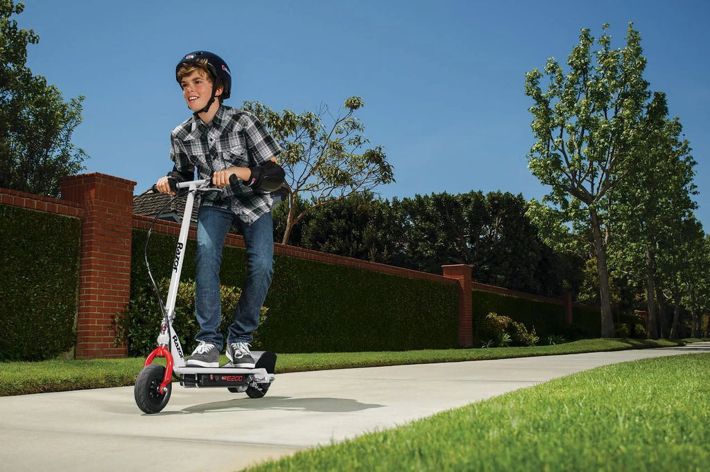 White Electric Scooter with 8" Pneumatic Front Tire C15936