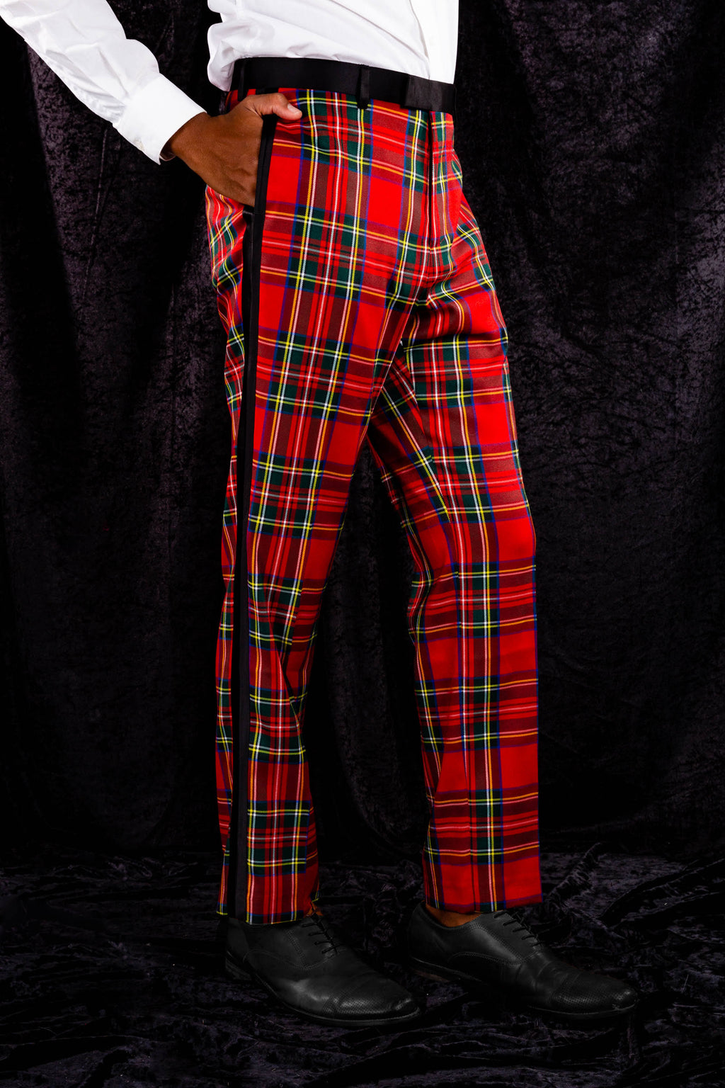 Tartan Plaid Tuxedo Size 40 Black/Red Q230935