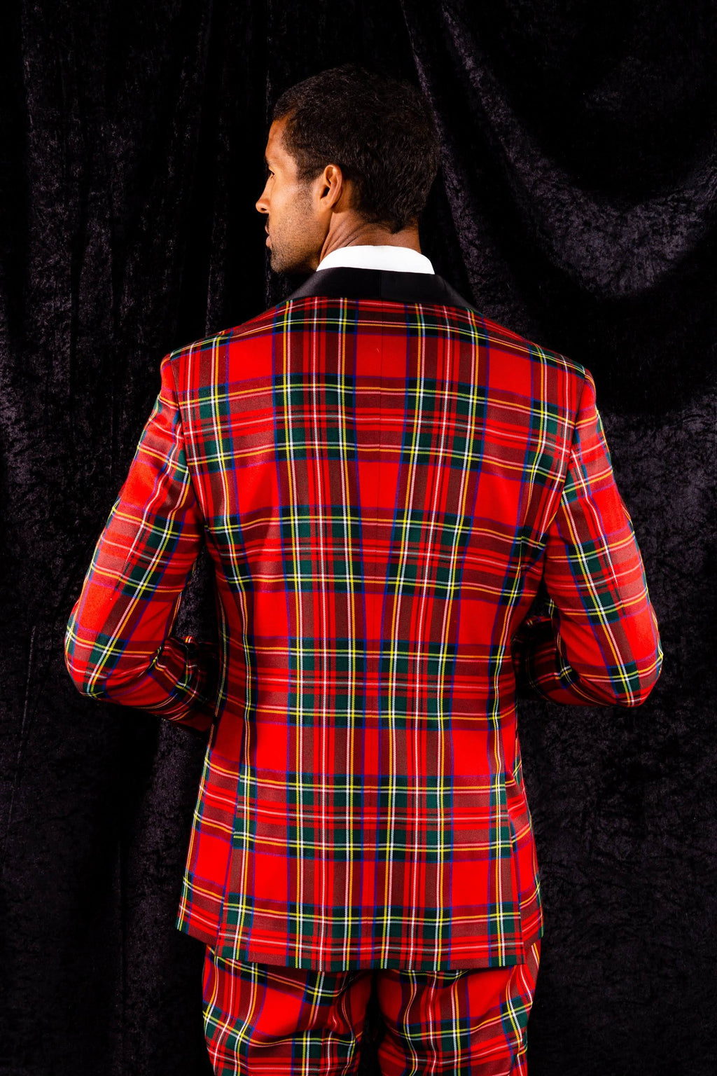 Tartan Plaid Tuxedo Size 40 Black/Red Q230935
