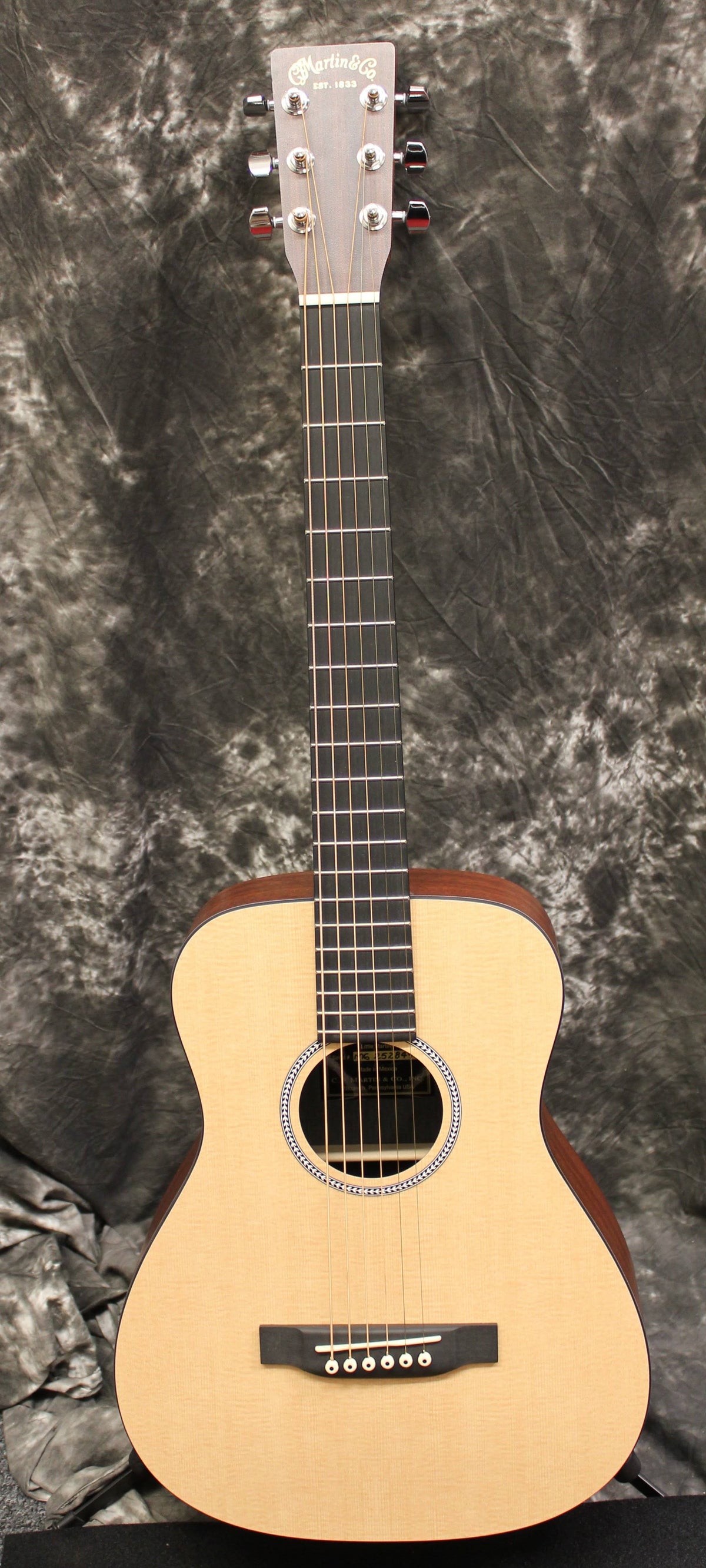 Natural Acoustic Guitar B622