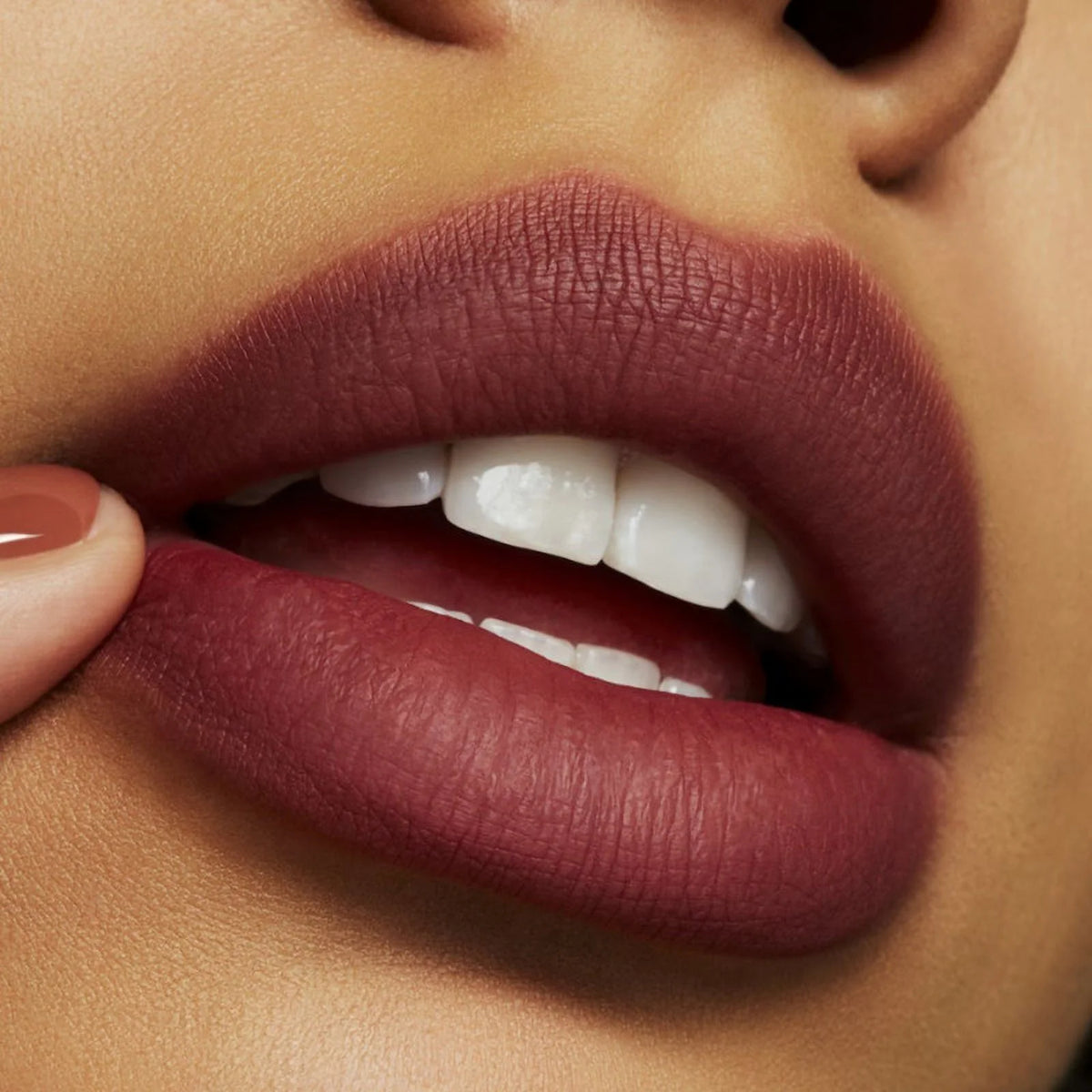 Powder Kiss Lipstick Q186729
