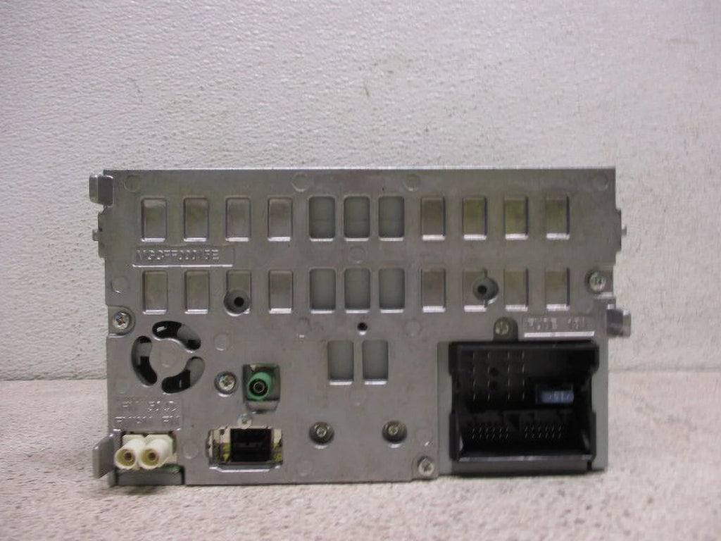 Pre-Owned Audi Q5 AM FM CD SAT Radio Receiver B9654