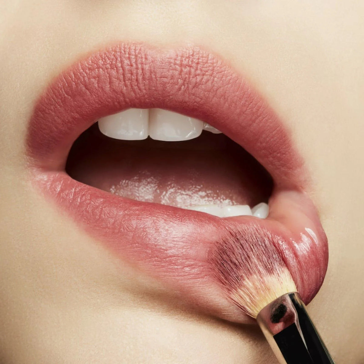 Powder Kiss Lipstick Q186729