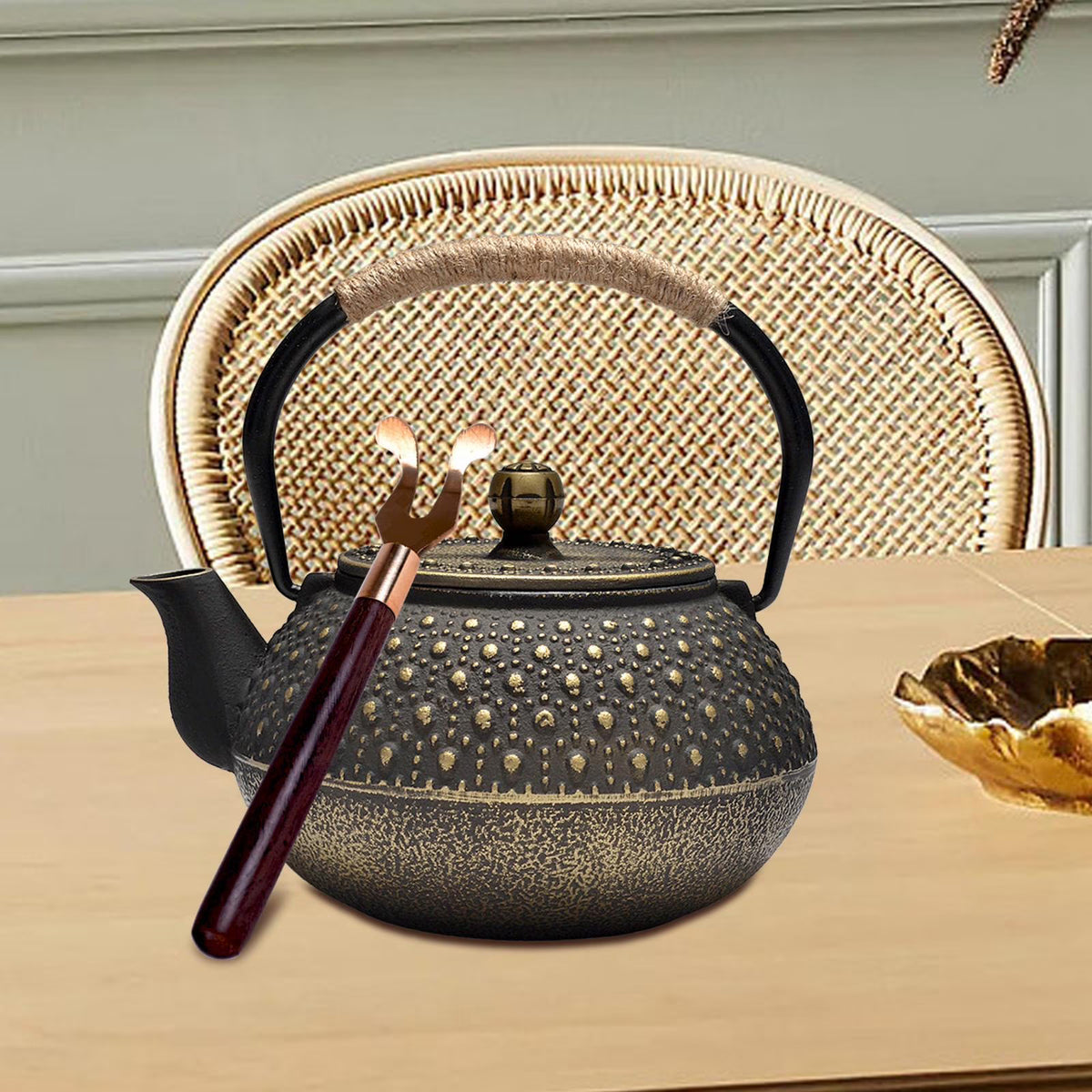 Cast Iron Teapot Tea Kettle Q32986